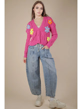Load image into Gallery viewer, VERY Jean Brand Washed Denim Barrel Leg Jeans
