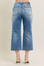 Load image into Gallery viewer, Judy Blue High Waist  Raw Cut Hem Crop Capris