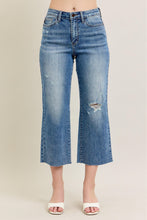 Load image into Gallery viewer, Judy Blue High Waist  Raw Cut Hem Crop Capris