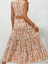 Load image into Gallery viewer, Brown and White Tiered Sleeveless Waist Baring Dress