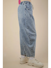 Load image into Gallery viewer, VERY Jean Brand Washed Denim Barrel Leg Jeans
