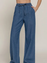 Load image into Gallery viewer, Women&#39;s Elastic Waistband Straight Denim Long Pants
