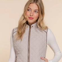 Load image into Gallery viewer, Women&#39;s White Suede Piping Detail Rib Quilted Padding Vest
