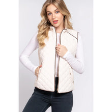 Load image into Gallery viewer, Women&#39;s White Suede Piping Detail Rib Quilted Padding Vest
